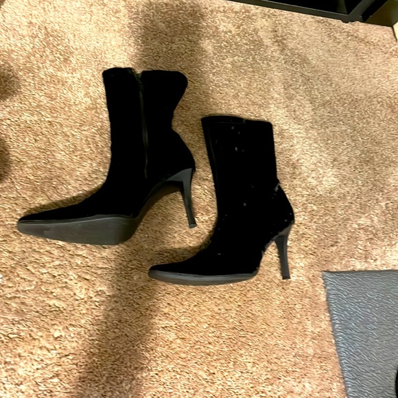 Velvet black booties heels pointed toe soft fabric lined size 6 OPEN To OFFERS - Picture 2 of 11